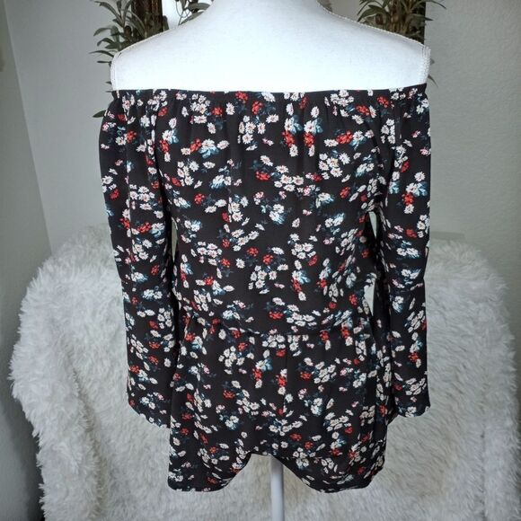 NO BOUNDARIES BLACK, RED, WHITE & BLUE FLORAL OFF-THE-SHOULDER ROMPER SZ.XS EUC - Picture 6 of 8